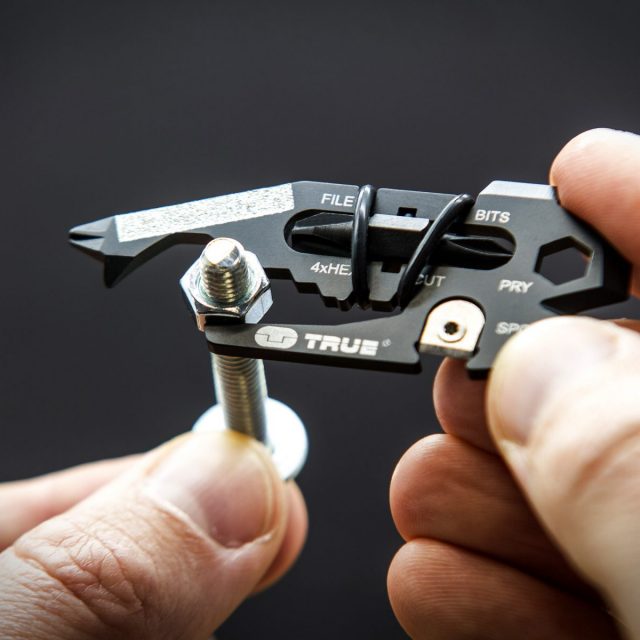 TRUE UTILITY - Fishface 18 Function Multi-Tool